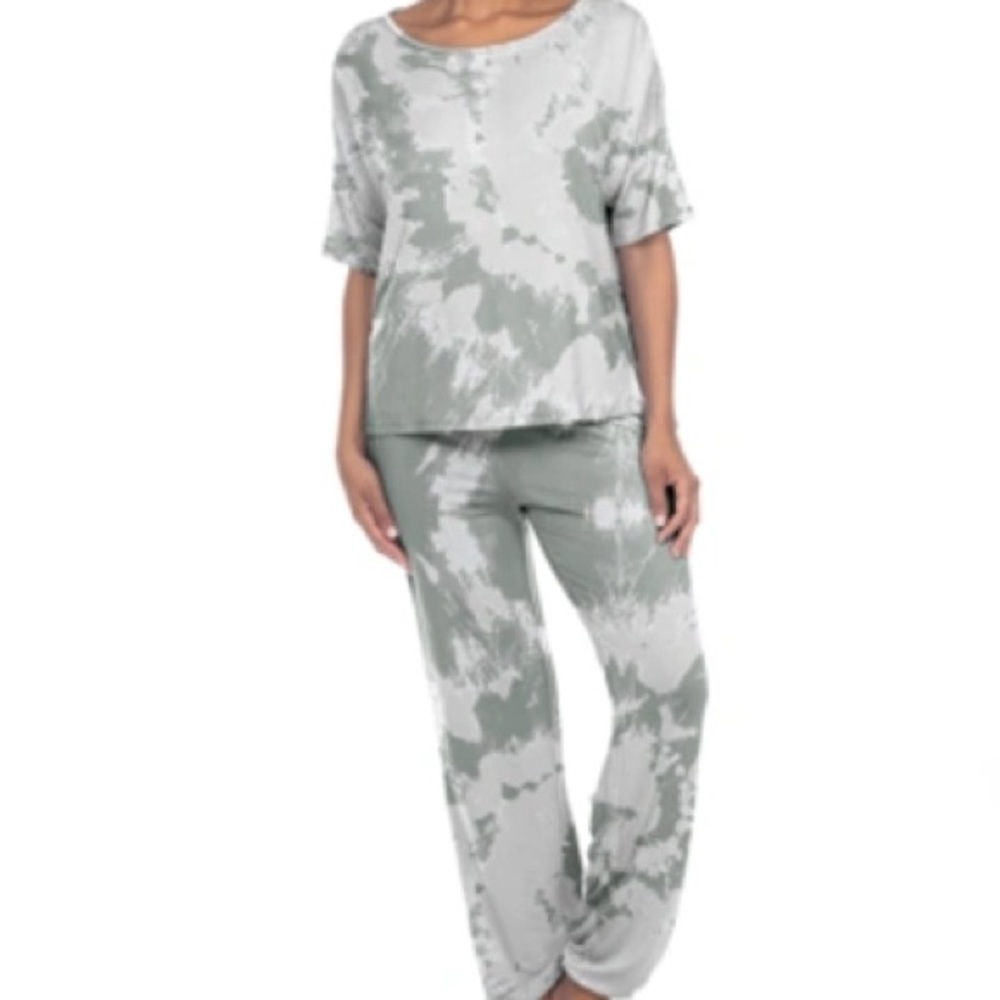 New with tags lounge set. Honeydew.  Grey tie-dye.  Medium